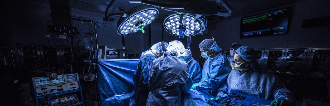 Equipo de trasplante de útero de Baylor Scott & White durante una cirugía