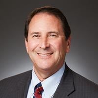 Brooks Cash, médico.